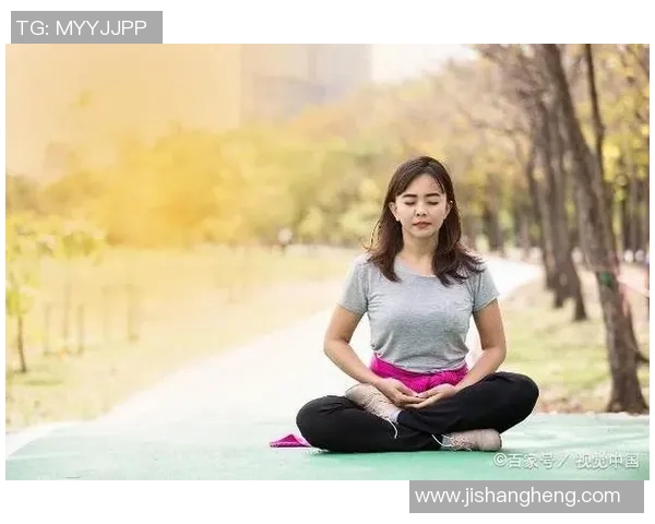 当代足球球星打坐修心展现运动与静心结合的新风貌 当代足球球星打坐修心展现运动与静心结合的新风貌